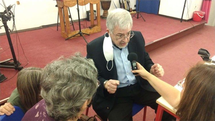 Dale Recinella, hier zu Besuch in einem Gefängnis in Paliano, Italien