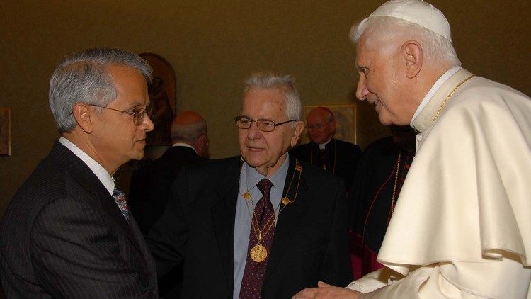 Đức Giáo hoàng Biển Đức XVI và giáo sư Ramanathan