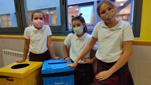 2021.10.30 LS49-Foto06 DIL Daniela, Inés e Lucía e la campagna per la separazione dei rifiuti