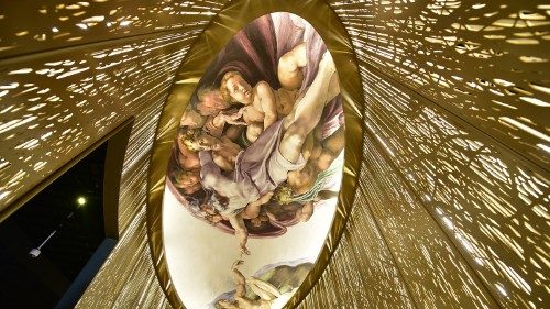 La riproduzione della “Creazione di Adamo” di Michelangelo della Sistina all'Expo di Dubai