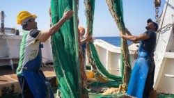 peschereccio-mazzara-del-vallo-sequestrato-2020-docufim-Centootto-pescatori-reti.jpg