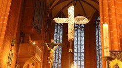 Das Kreuz des Synodalen Wegs 2021 im Frankfurter Dom