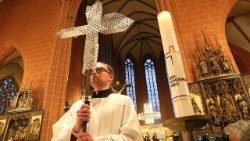 Kard. Ruini: episkopaty nie mogą zagrażać jedności Kościoła 