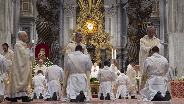 Una ordinazione sacerdotale nella Basilica San Pietro (archivio)