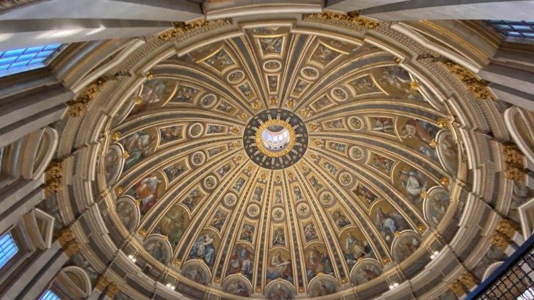 L'interno della cupola della Basilica di San Pietro