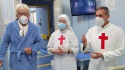 Kamillianer - und Kamillianerinnen - tragen ein markantes rotes Kreuz auf ihrer Ordenstracht. Hier ein Krankenhaus in Casoria, Provinz Neapel 