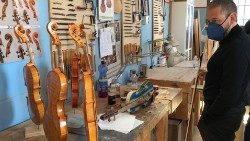 Geigenbau im Mailänder Gefängnis