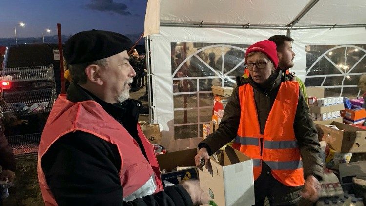 Кінець лютого 2022: архиєпископ Циріл Васіль на кордоні між Словаччиною та Україною