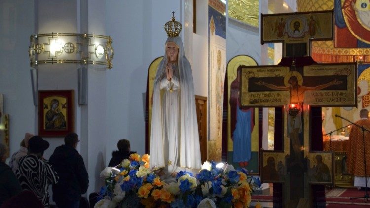 Статуята на Дева Мария Фатимска в Утрайна през 2022 г.