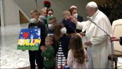 Papa Françesku me fëmijët ukrainas në audiencën e përgjithshme të 6 prillit 2022