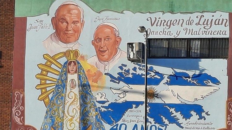Mural com o Papa João Paulo II, o Papa Francisco e a Virgem de Luján, padroeira da Argentina