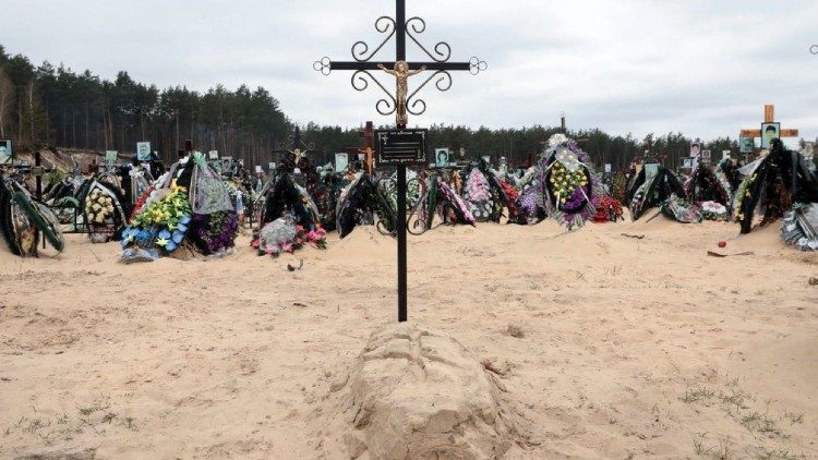 2022.04.23 Makaburini nchini Ukraine.