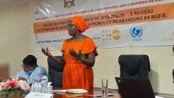 Kuna Mapambano dhidi ya ukeketaji wa wanawake na wasichana.