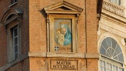 Matka Cirkvi - Mater Ecclesiae, mozaika nad Vatikánskym námestím