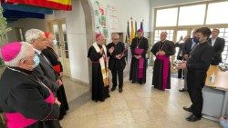 Монсеньор Едгар Пеня Пара на откриването на оперативния щаб на следващия СМД