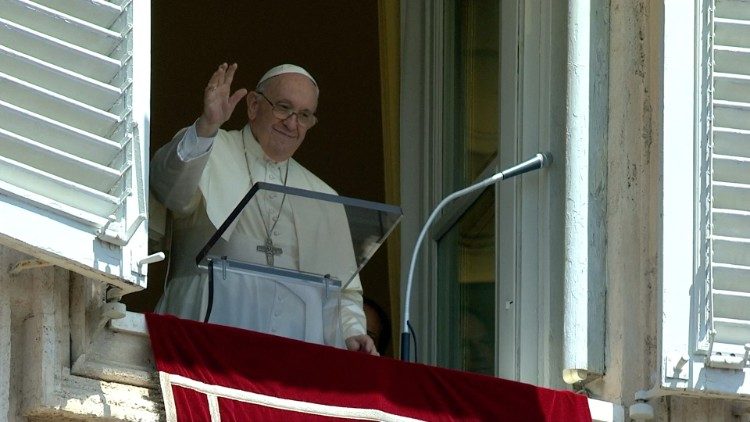 Papa Franjo izmolio je molitvu Kraljice neba s vjernicima i hodočasnicima okupljenim na Trgu sv. Petra (Vatican Media)
