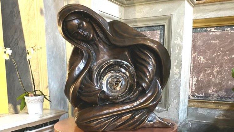 Figura Matki Bożej "Pro-Life", kościół św. Marcelego przy  Via del Corso w Rzymie