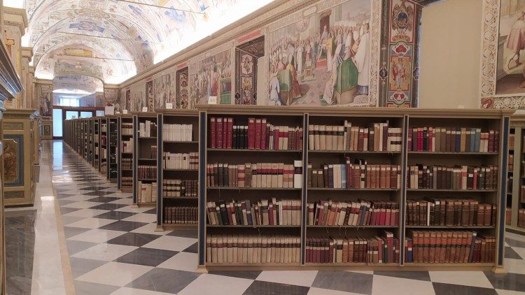 Една от залите на Ватиканската библиотека