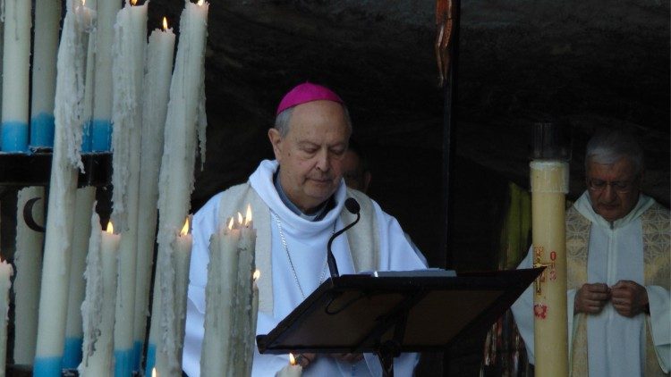 Esta tarde, a las 18:00 horas, en la iglesia de Bormio, el obispo de Como, cardenal Oscar Cantoni, preside una misa por el inicio de los Juegos Ol&iacute;mpicos de Invierno.