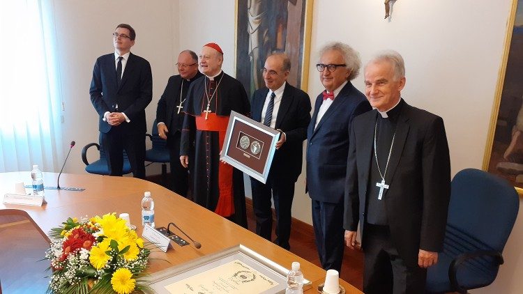 意大利電影導演托納多雷獲得梵蒂岡藝術獎章