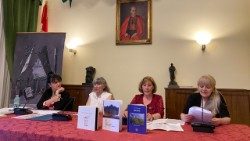 Tijekom susreta predstavljeno je nekoliko knjiga, monografija i zbirka pjesama (Foto: Papinski hrvatski Zavod sv. Jeronima)