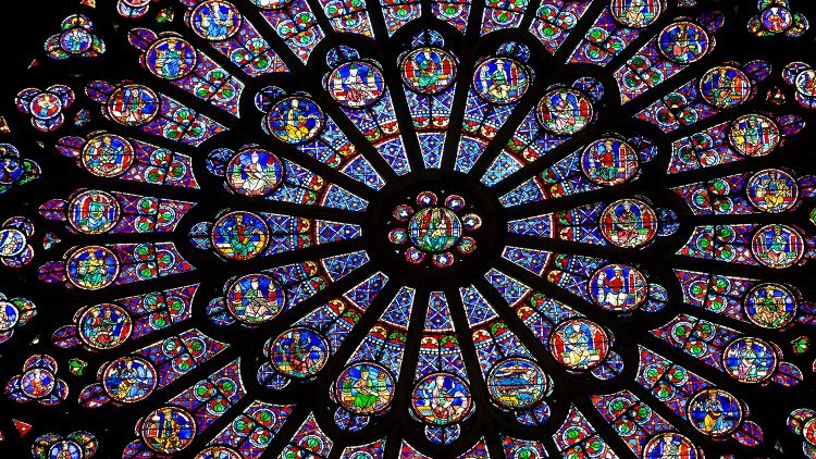 Rosettenfenster einer gotischen Kirche - Symbolfoto