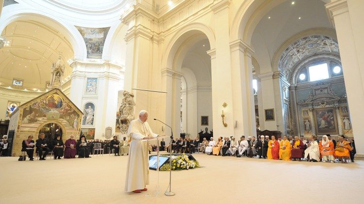 Papst Benedikt beim Dialog-Treffen in Assisi, 2011