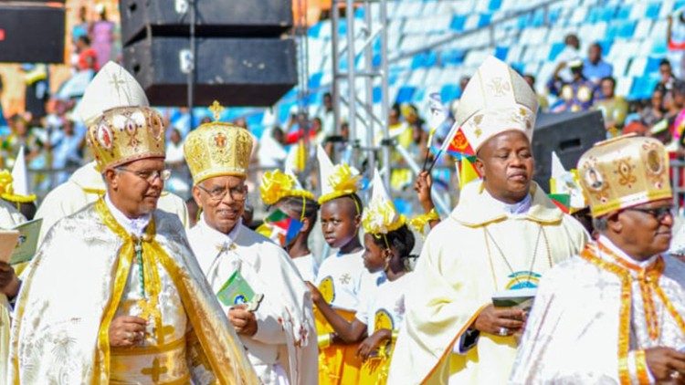2022.07.11 Santa Messa di apertura della XX Conferenza AMECEA, presieduta dal cardinale Luis Antonio Tagle - Stadio Nazionale (Mkapa) DSM Tanzania – 10 luglio 2022. La conferenza della "Association of Member Episcopal Conferences in Eastern Africa" si con