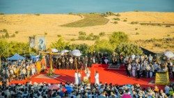 Neokatechumenų jaunimas Palaiminimo kalno vietovėje Šventojoje Žemėje