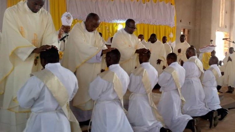 Ordinations presbyt&eacute;rales en Tanzanie en 2021. 
