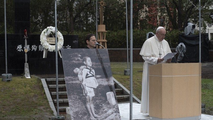 Papa Francisco no Atomic Bomb Hypocenter Park , Nagasaki, em 24.11.2019