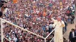 Johannes Paul II. bei einem Weltjugendtag in Polen 1991