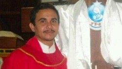 निकारागुआ में पवित्र आत्मा गिरजाघर के पुरोहित ओस्कर दानिएल बेनाविज तिनोको 