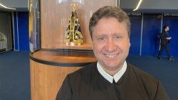 Padre Carlos Eduardo Catalfo acolhe os bispos no Santuário Nacional