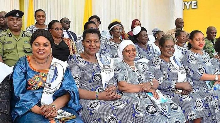 Frauen bei einem Gottesdienst in Tansania im Herbst 2022