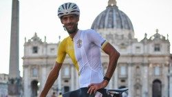 Der Niederländische Radsportprofi Rien Schuurhuis (40) geht bei der Weltmeisterschaft in Australien für den Vatikan an den Start