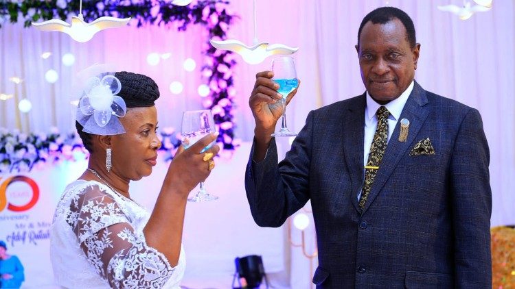 Mashuhuda wenye mvuto na mashiko katika maisha ya ndoa na familia