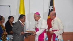 Dom Edgar Peña Parra com o presidente do Parlamento do Timor Leste, Aniceto Guterres