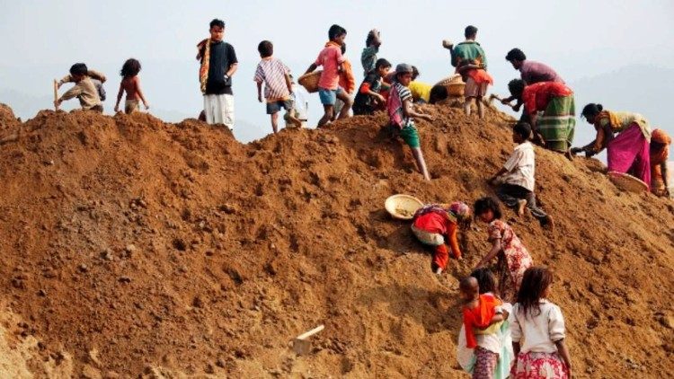 Kinder arbeiten in Bangladesh