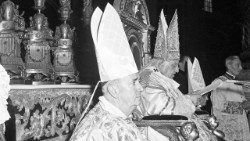19611011-Basilica-vaticana-Papa-Giovanni-XXIII-Apertura-Concilio-Vaticano-secondo-3.jpg