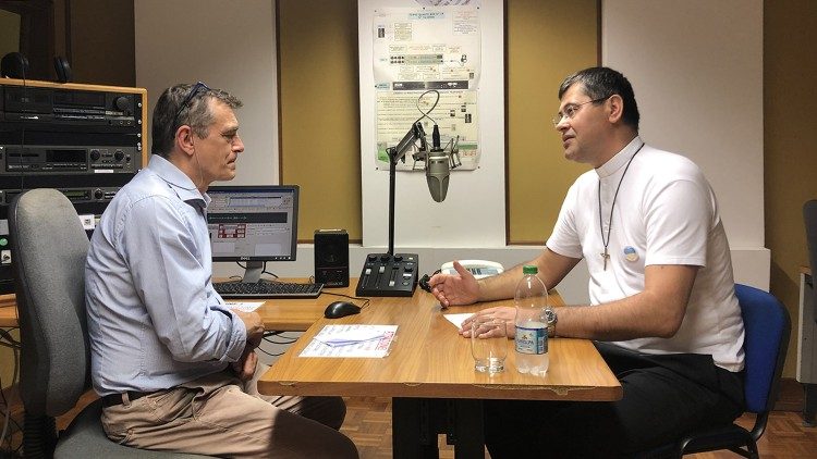 Fr. Pavlo Vyshkovskyi visits Vatican News' studios