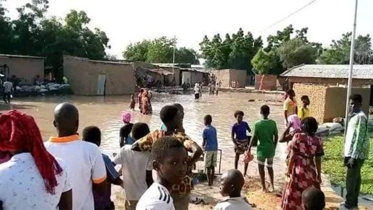 2022.10.14 Des inondations, dans un quartier de N'Djamena, après des pluies diluviennes