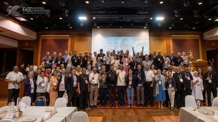 Падчас сустрэчы ў рамках Федэрацыі Біскупскіх Канферэнцый Азіі. Архіўнае фота