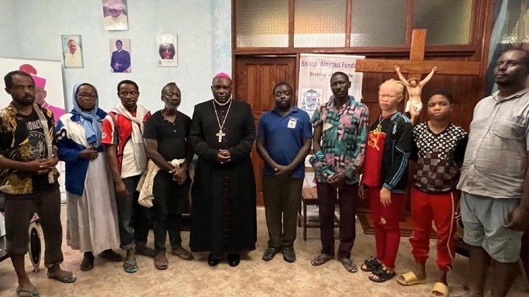 Bishop of Mamfe, Aloysius Fondong Abangalo with the captives on Monday 24 October.