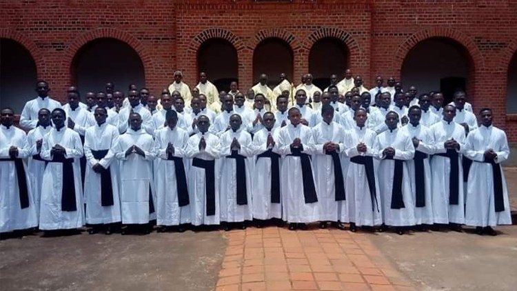Papa Francisko anakazia umuhimu wa fasihi katika majiundo ya Mapadre