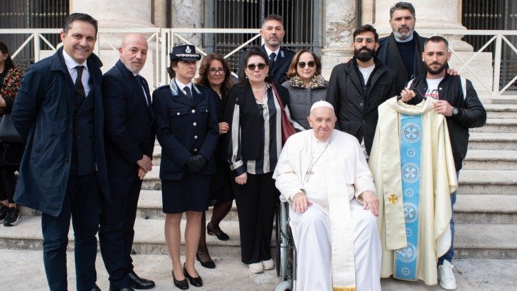 La casula dei detenuti di Secondigliano donata al Papa