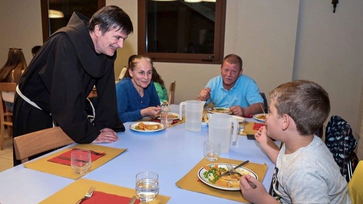 Una immagine della campagna di solidarietà "Operazione Pane"