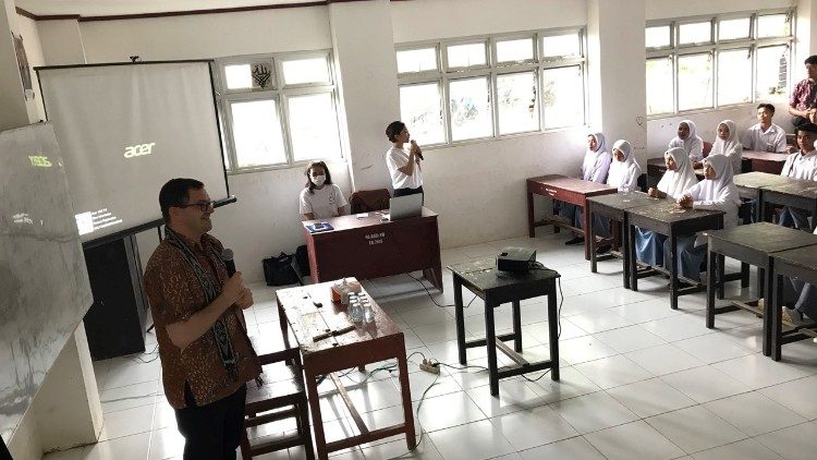 Fr. Marcin Schmidt addresses a class of Indonesian students