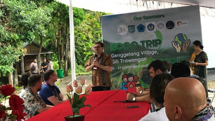 Fr. Schmidt addressing the village of Genggelang