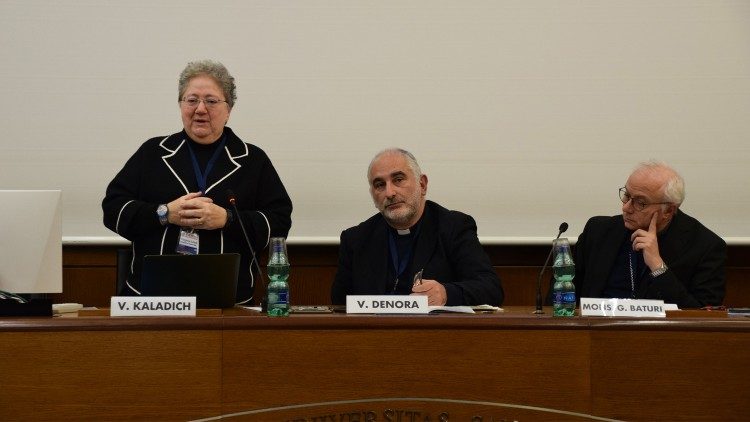 La presidente della Fidae, Virginia Kaladich, durante l'Assemblea della Federazione delle scuole cattoliche
